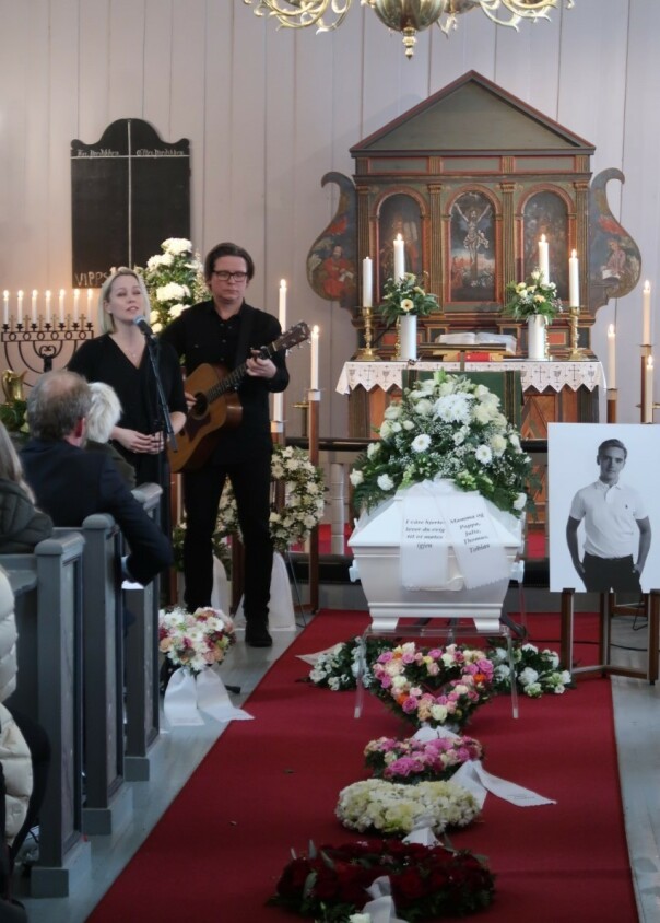 FAVORITT: Sangene til Hanne Sørvaag fikk en spesiell betydning for Marcus da han var syk. Derfor sa den folkekjære artisten ja til å synge i begravelsen. Foto: Privat FAVORITT: Sangene til Hanne Sørvaag fikk en spesiell betydning for Marcus da han var syk. Derfor sa den folkekjære artisten ja til å synge i begravelsen. Foto: Privat